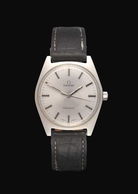 Lot 2137 - A Stainless Steel Centre Seconds Wristwatch,...