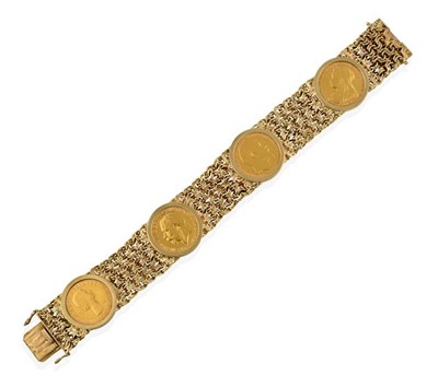 Lot 2226 - A 9 Carat Gold Sovereign Bracelet, the yellow...