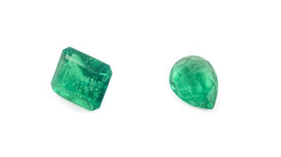 Lot 2237 - A Loose Pear Shaped Emerald, weighing 1.29...