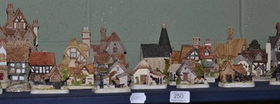 Lot 250 - A quantity of David Winter cottages, some boxed, some loose