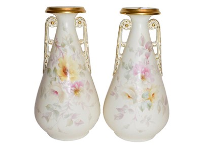 Lot 11 - A pair of Worcester China Works vases (2)