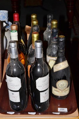 Lot 284 - A collection of eleven assorted bottles of wine including assorted Rioja etc