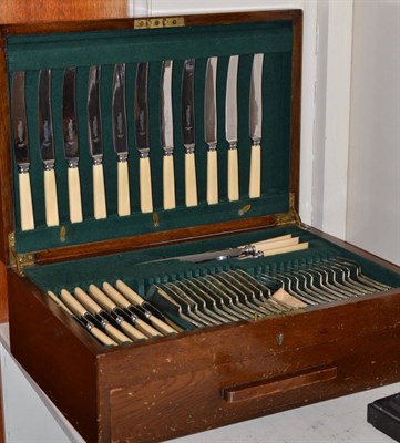 Lot 303 - A twelve setting canteen of silver plated flatware in an oak case