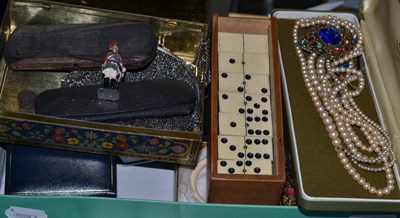 Lot 334 - Quantity of jewellery, collectables, costume jewellery