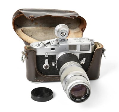 Lot 3302 - Leica M2 Camera no.1099492 with Leitz Hektor...