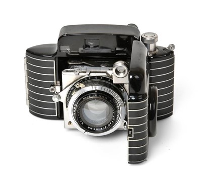 Lot 3294 - Kodak Bantam Special Camera with art deco case,...