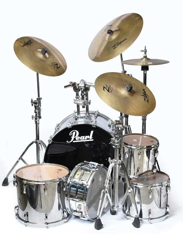 Lot 3068 - Pearl Master Studio Drum Kit consisting of...