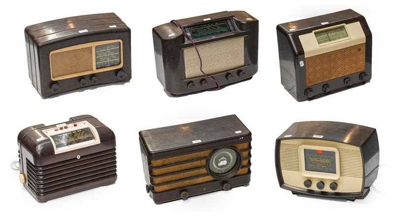 Lot 3098 - Popular 1940s/50s Bakelite-Cased Wireless...