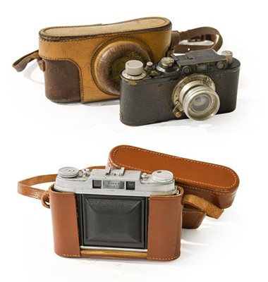 Lot 3298 - Leica II Camera no.144328, black case with...