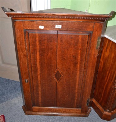 Lot 418 - Georgian oak hanging corner cabinet