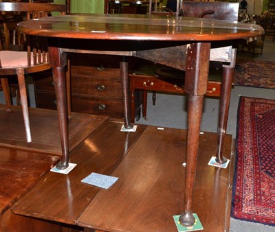 Lot 420 - A mahogany gateleg table