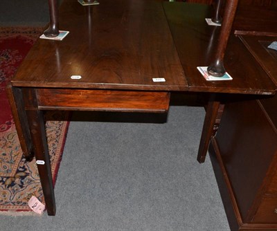 Lot 429 - A George III mahogany drop-leaf table (centre section of a dining table)