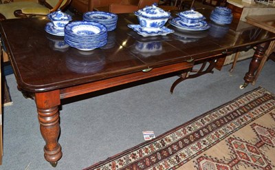 Lot 453 - A Victorian mahogany extending dining table