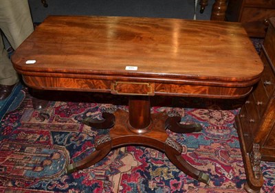 Lot 485 - A Regency mahogany pedestal tea table