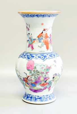 Lot 142 - A Chinese Porcelain Yen Yen Vase, 20th century,...