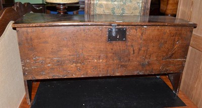 Lot 510 - Late 18th century small oak coffer