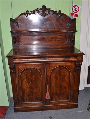 Lot 534 - A mahogany Victorian chiffonier