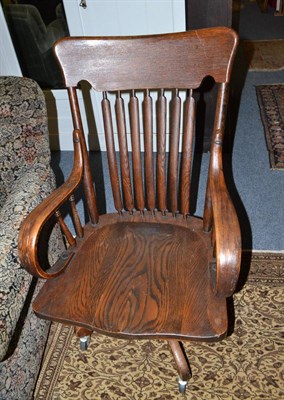 Lot 553 - Oak revolving office chair