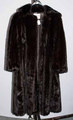 Lot 394 - Blackglama Northern Export Fur of Leeds Dark...