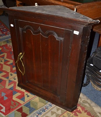 Lot 636 - An oak corner cabinet