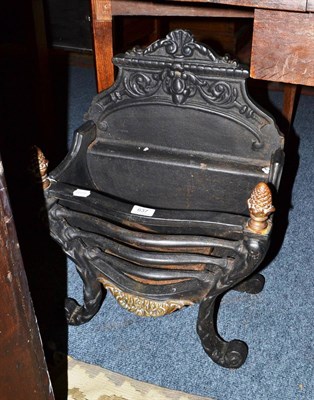 Lot 637 - A cast iron fire grate