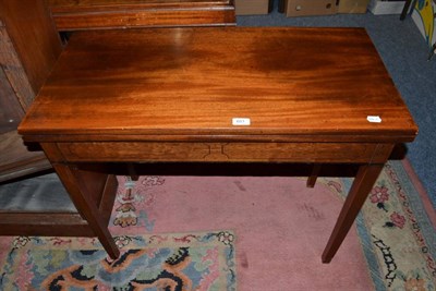 Lot 651 - A mahogany tea table