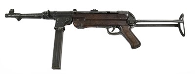 Lot 3260 - A Deactivated Second World War German MP40 bnz...