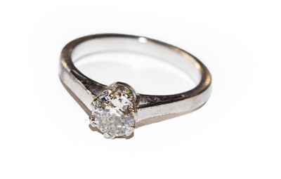 Lot 166 - A diamond solitaire ring, the round brilliant...