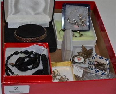 Lot 2 - Assorted jet jewellery and silver and white metal jewellery