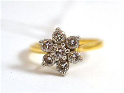 Lot 31 - An 18ct gold diamond cluster ring, total estimated diamond weight 1.00 carat approximately