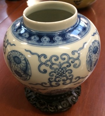 Lot 426 - A Chinese porcelain jar, Qianlong reign mark,...