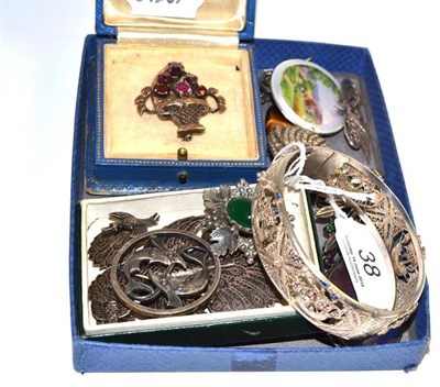 Lot 38 - Assorted white metal and silver brooches etc