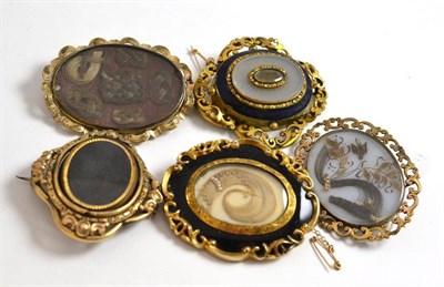Lot 40 - Five assorted mourning brooches