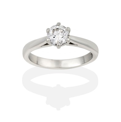 Lot 2277 - A Platinum Diamond Soiltaire Ring