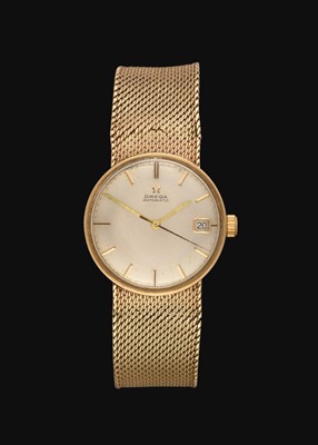 Lot 2216 - A 9 Carat Gold Automatic Calendar Centre Seconds Wristwatch