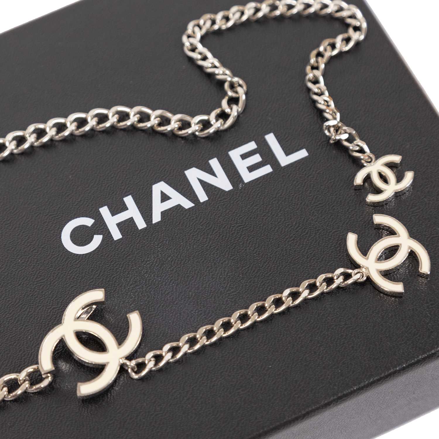 Lot 3024 - Chanel Chain Link Belt, in silvered colour,