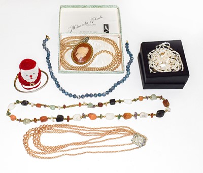 Lot 154 - A cultured pearl necklace, bracelet and...