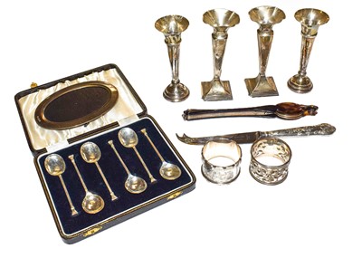 Lot 202 - A tray of assorted silver including a cased...