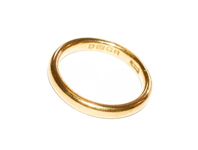 Lot 127 - A 22 carat gold band ring, finger size J