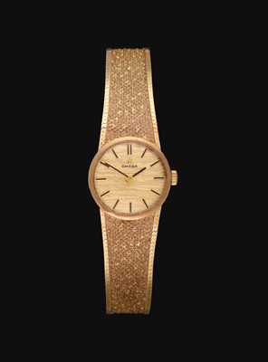 Lot 2206 - A Lady's 9 Carat Gold Wristwatch
