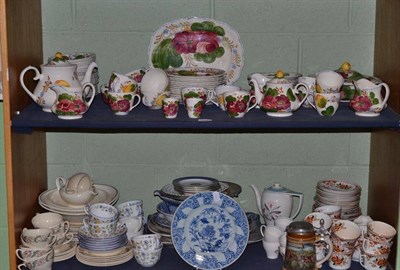 Lot 134 - Assorted Susie Cooper tea, coffee and dinner ware and assorted tablewares