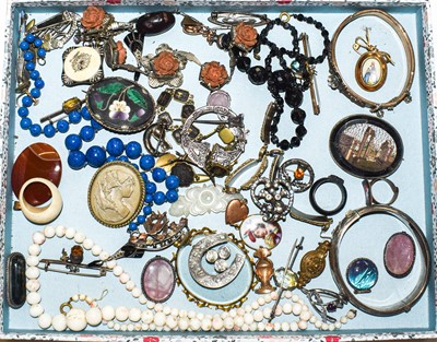 Lot 205 - A quantity of jewellery including a silver...