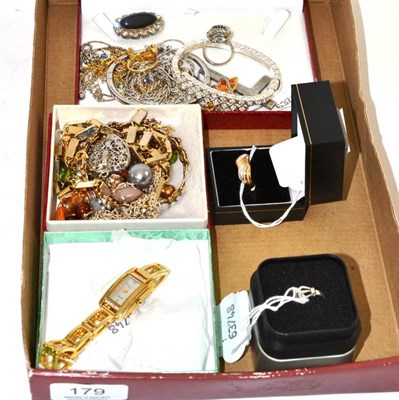Lot 179 - A diamond set ring, assorted white metal and costume jewellery