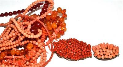 Lot 185 - Assorted coral and amber-type jewellery