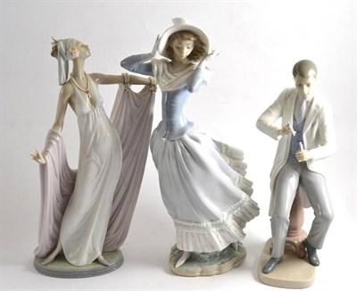 Lot 274 - Three Lladro figures