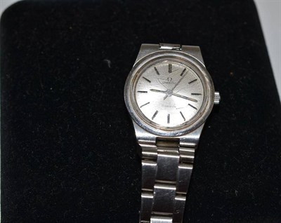 Lot 316 - A stainless steel lady's centre seconds wristwatch singed Omega Geneve