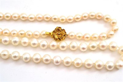 Lot 320 - Two cultured pearl necklaces