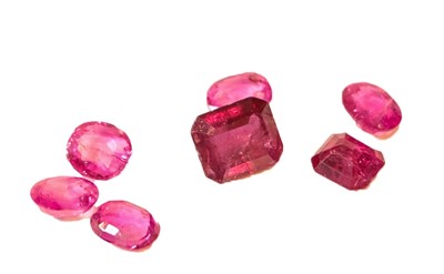 Lot 247 - Five loose oval cut rubies, totalling 3.20...