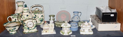 Lot 218 - A collection of decorative ceramics including...