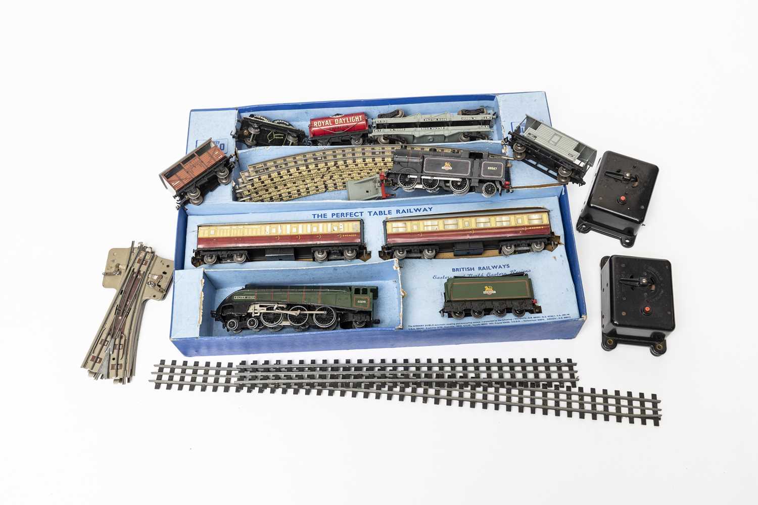 Lot 3243 - Hornby Dublo 3 Rail EDP11 Passenger Train Set